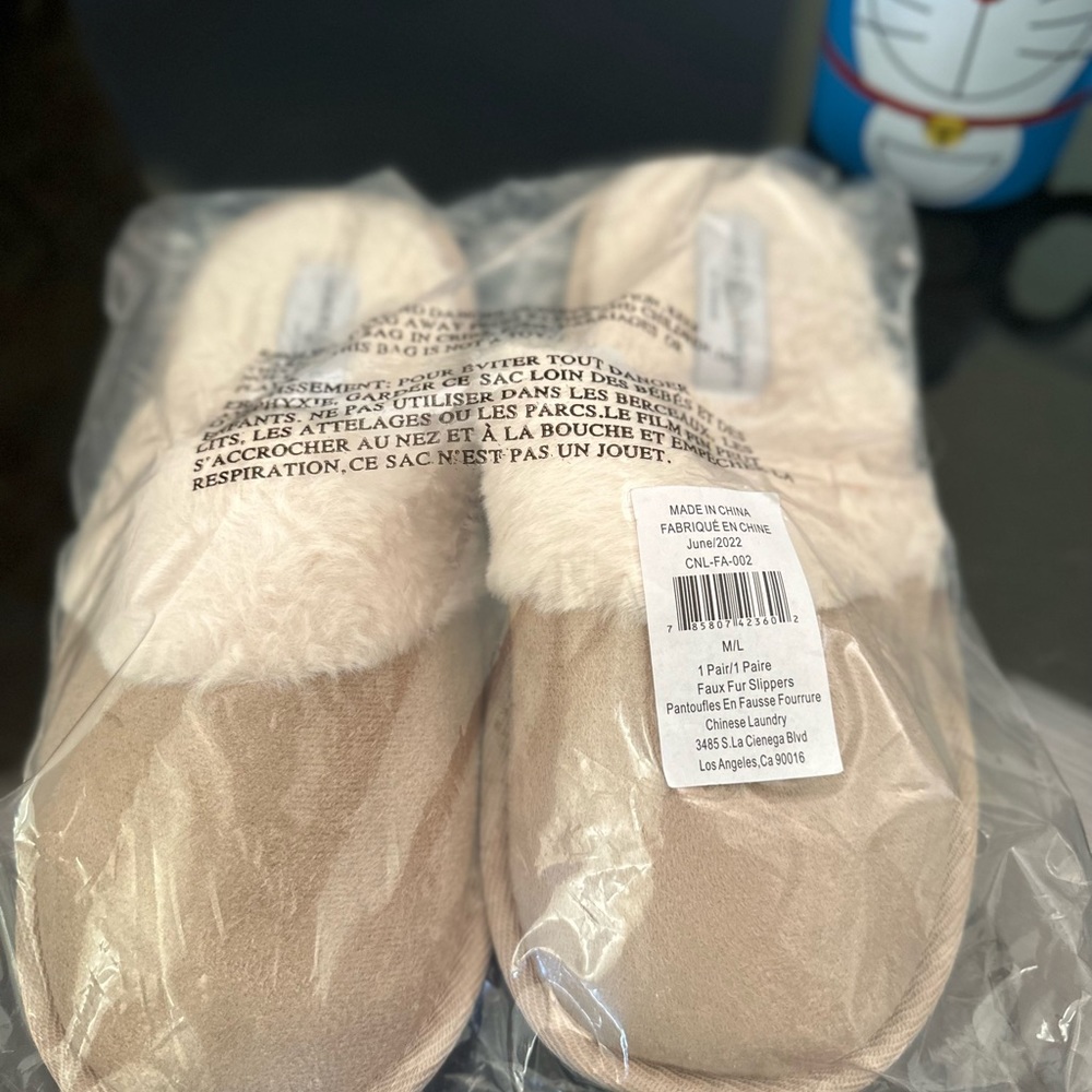 Slippers - Picture 1 of 5